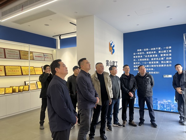 新春走访鼓干劲 凝心聚力促发展——市住建局局长张凡一行莅临乐玩（中国）调研指导